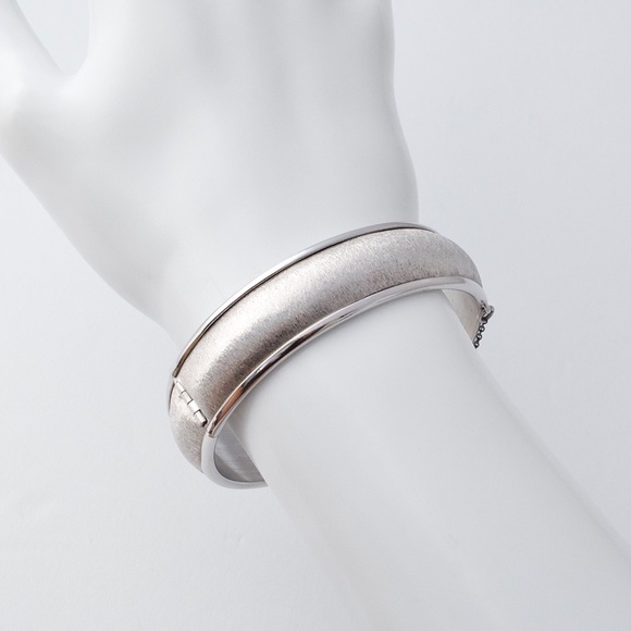 Vintage Napier Hinged Bangle Bracelet Silver Tone Brushed Satin Finish - Picture 5 of 5